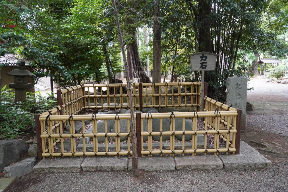 世田谷八幡宮 力石