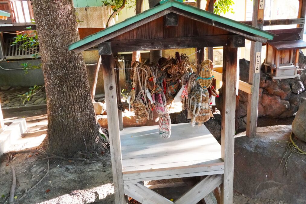 小岩神社 境内摂末社 三峯神社 わらじ