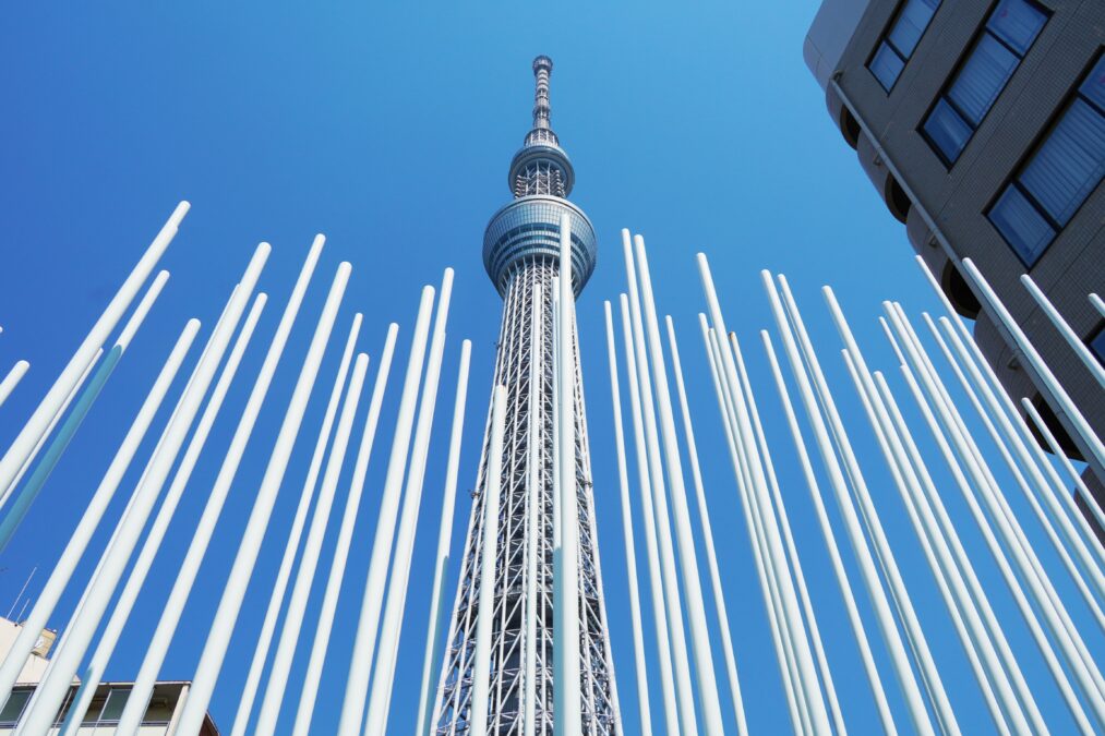 東京スカイツリーとポール群